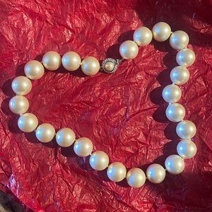 genuine Ralph Lauren pearl necklace never worn!!!!